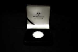 Centenary of Canberra 2013 $5 fine silver proof coin, 36.31g - 3