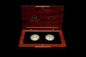 150th Running of the Melbourne Cup 2010 50c selectively gold plated silver proof two-coin set - 3