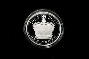 The Longest Reigning Monarch of the Commonwealth 2015 Royal Silver proof three-coin set - 2