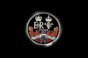 The Longest Reigning Monarch of the Commonwealth 2015 Royal Silver proof three-coin set - 4