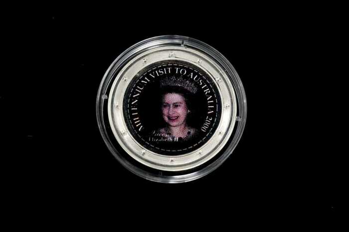 Queen Elizabeth II 2000 commemorative .925 silver medallion, 23g