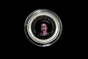 Queen Elizabeth II 2000 commemorative .925 silver medallion, 23g