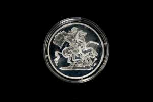 Queen Elizabeth II 2000 commemorative .925 silver medallion, 23g - 2