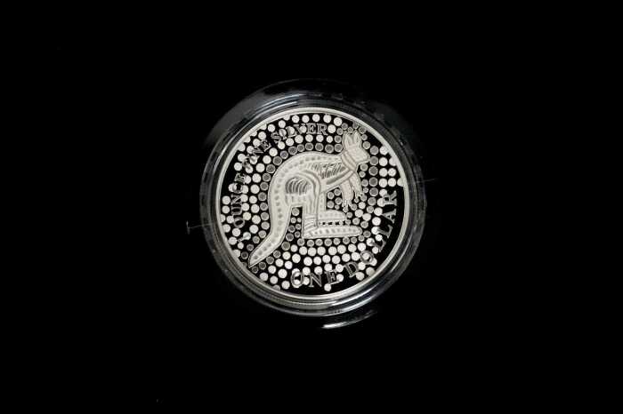 2001 Silver Roo one ounce fine silver coin.