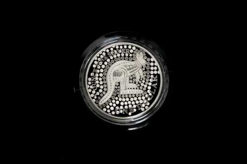 2001 Silver Roo one ounce fine silver coin.