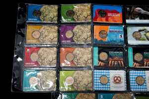 Group of assorted collectable coins - 3
