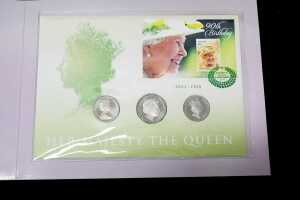 A group Queen Elizabeth II collectable coins and PNCs - 4