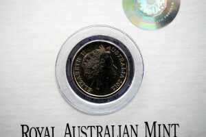 2012 C mint mark Remembrance Day $2 coin - 3