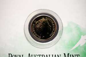 2014 C mint mark Remembrance Day $2 coin - 3