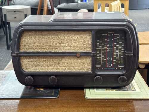 Philips Radioplayer bakelite valve radio