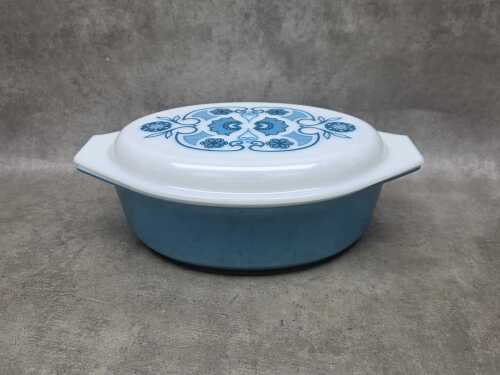 Vintage Pyrex 'Horizon Blue' casserole dish
