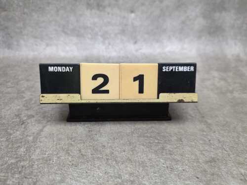 Vintage Pat Products perpetual cube desk calendar