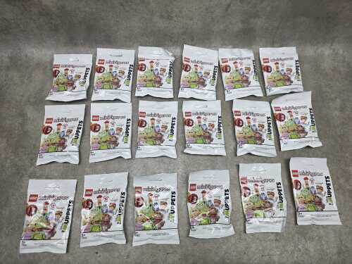 18 LEGO Disney Muppets Minifigures, sealed