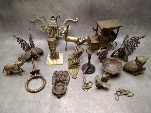 Metalware and brass decoratiove pieces including a lion door knocker