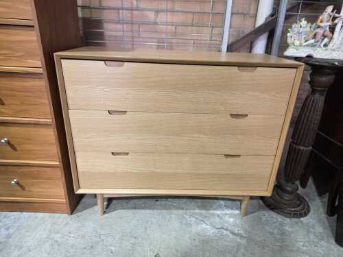 Modern chest of drawers
