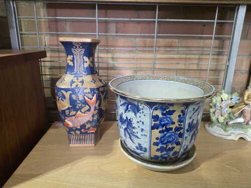 Two Oriental ceramic pieces decorated with fish
