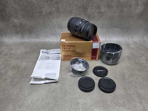 Sigma 70-300mm f4-5.6 DL Macro Super zoom lens