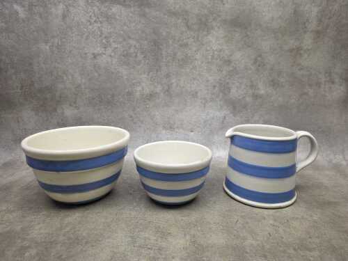 Three Bakewells Cornishware style pottery kitchenware pieces