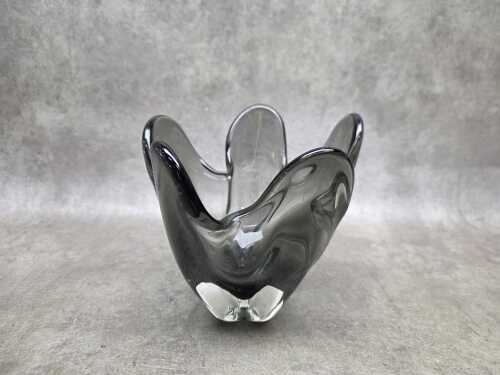 Iwatsu Hineri smokey art glass vase