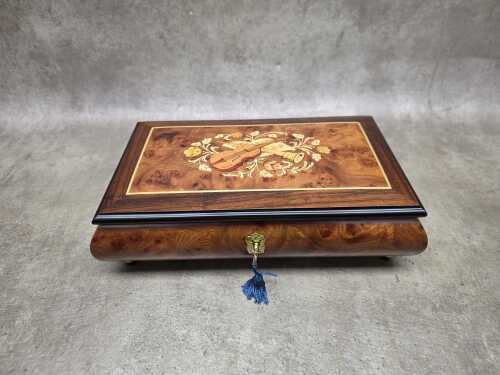Vintage Italian musical jewellery box