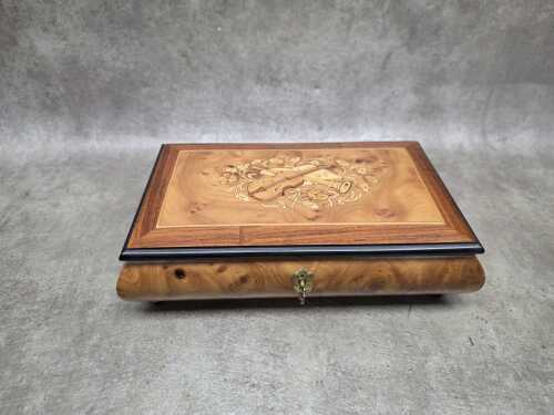 Vintage Italian musical jewellery box