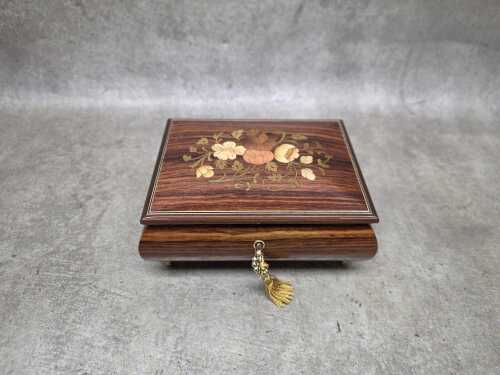 Vintage Italian musical jewellery box