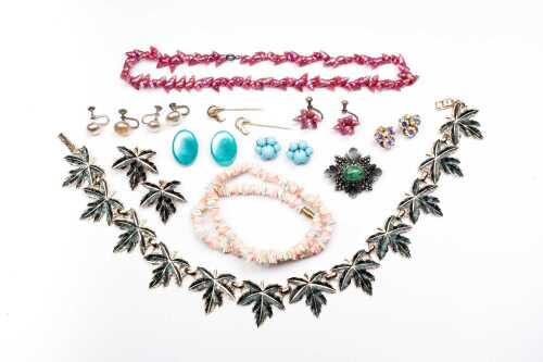 Collection of vintage jewellery