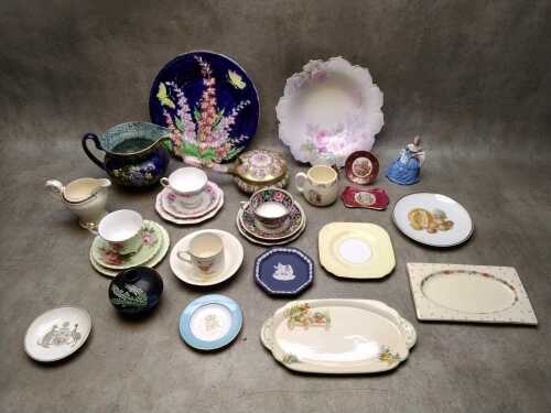 Assorted porcelain including English trios
