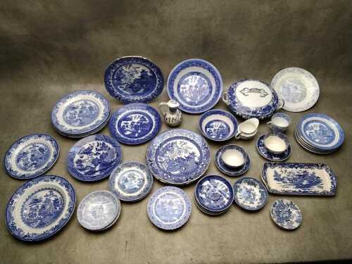Assorted Willow Pattern ceramics including Royal Albert, Wedgwood, Burleigh Ware, etc