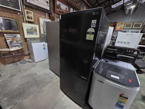 LG 450L refrigerator-freezer