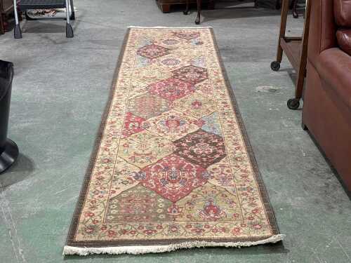 Bakhtiar runner rug