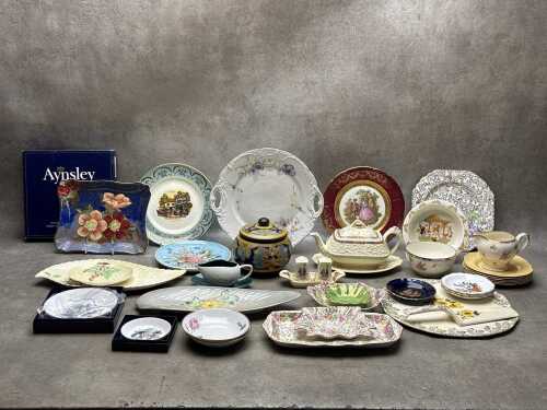 Assorted porcelain and ceramics, mainly English