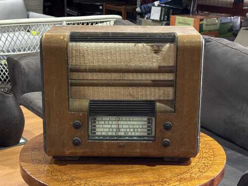 Vintage Philco valve radio