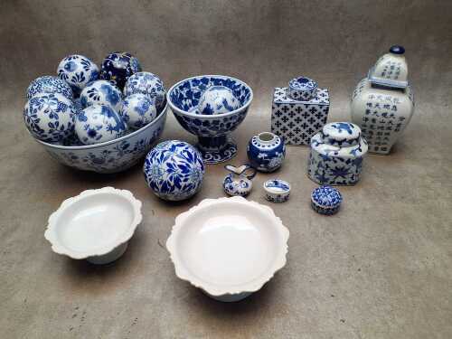 Blue and white ceramic Oriental decorative items