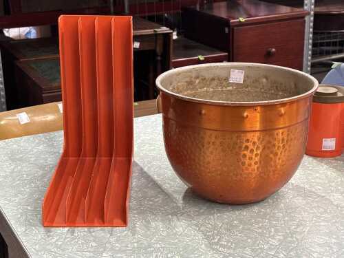 Two Mid-centrury orange decorator items including a Cambur anodised planter A/F