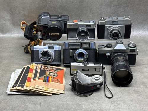 Assorted film cameras including vintage