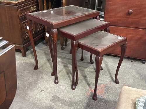 Nest of three mahogany occasional tables on cabriole legs