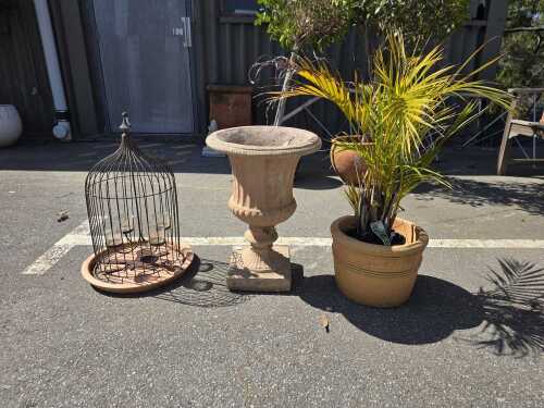 Three garden d&eacute;cor items