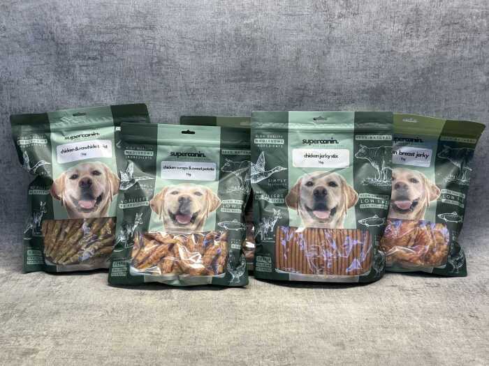 Five packs of Supercanin dog food 1kg