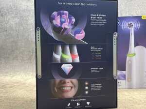 Two Oral B iO3 electric toothbrushes - 3