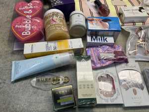 Group of beauty products - 6