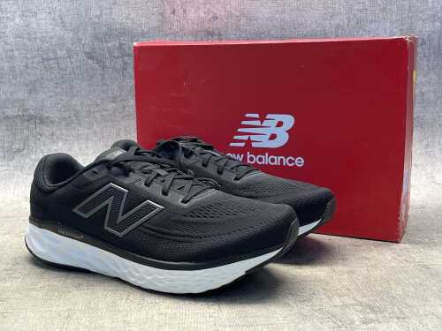 New Balance EVOZ v4 size US 10.5 Men's