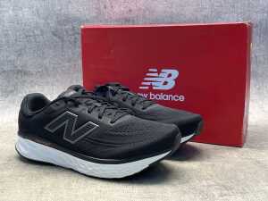 New Balance EVOZ v4 size US 10.5 Men's