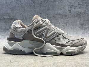 New Balance 9060 size US 5 - 2