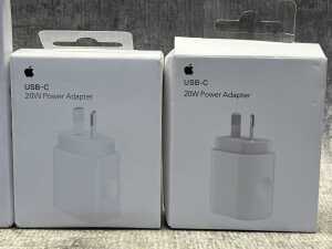Group of Apple & Samsung accessories - 3