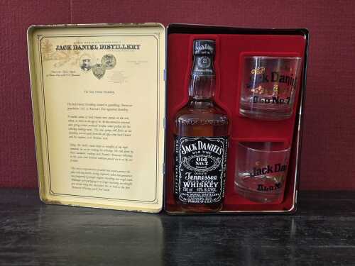 Jack Daniel's Old No. 7 Tennessee whiskey gift set