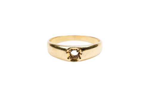 A ring setting in 18ct yellow gold