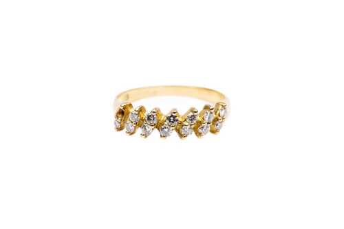 A diamond ring in 18 carat yellow gold