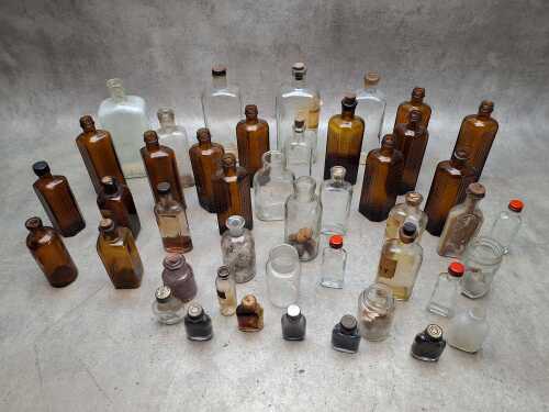 Antique bottles including apothecary, amber, some containing glass beads