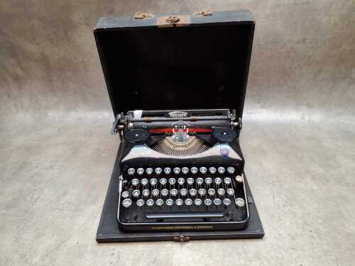 Triumph Norm 6 portable typewriter